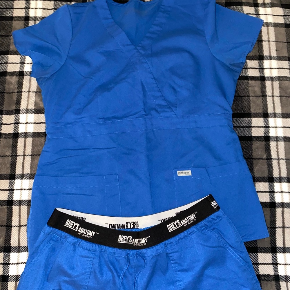 Grey’s Anatomy mock wrap scrub top and Aubrey scrub pant